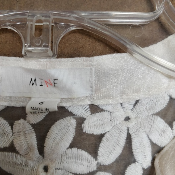 MINE semi-sheer ivory blouse with pop floral lace - Picture 4 of 7